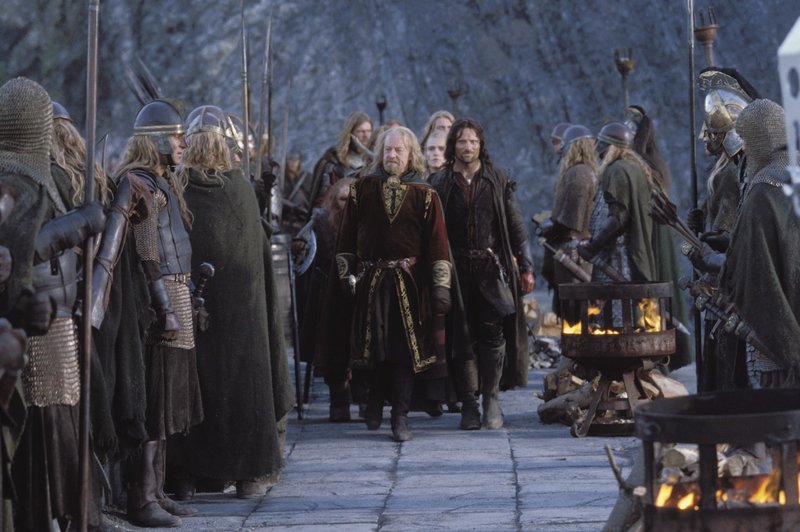 Aragorn a Theoden na přehlídce vojska